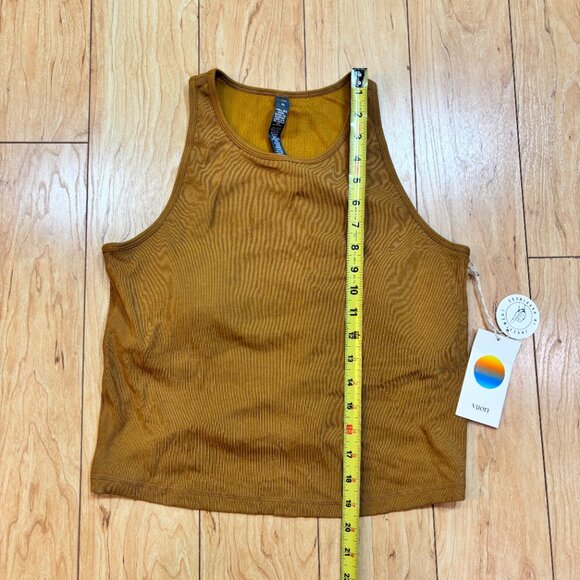 Vuori Mudra Pylo Tank Dark Golden Tan Padded Gym Workout Women's Size XL NWT - Picture 3 of 8